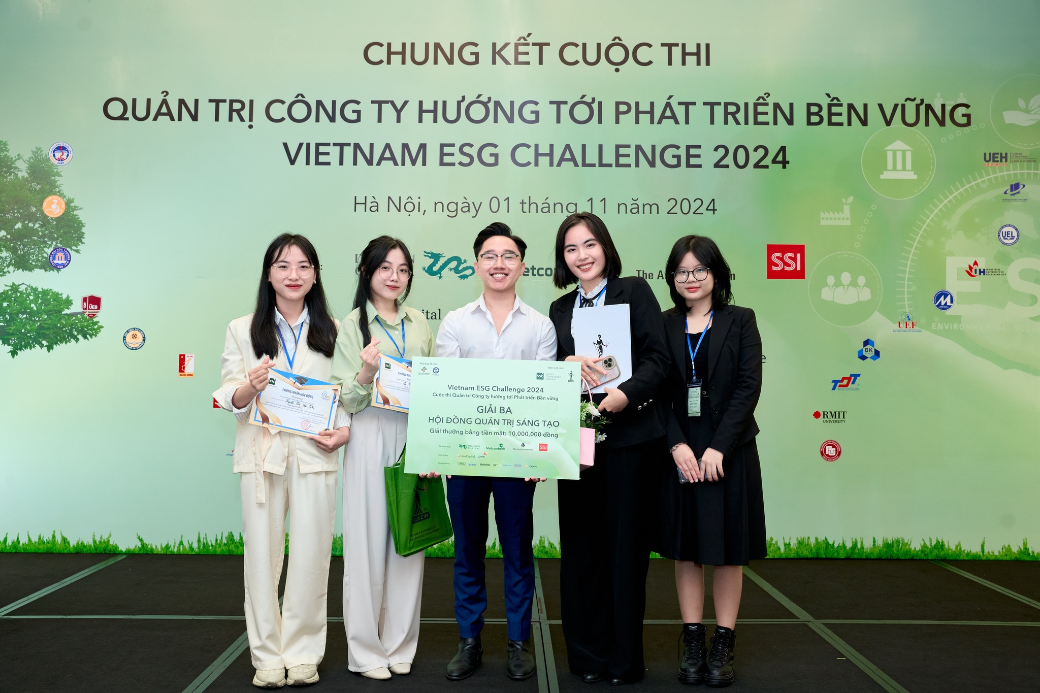 Nhóm MIGHTY LIONS đạt giải Hội đồng Quản trị Sáng tạo tại Vietnam ESG Challenge 2024